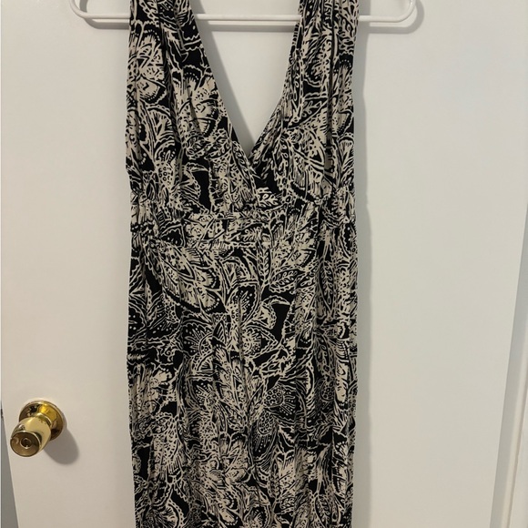LOFT Dresses & Skirts - LOFT Black and Cream Sleeveless Paisley Dress
